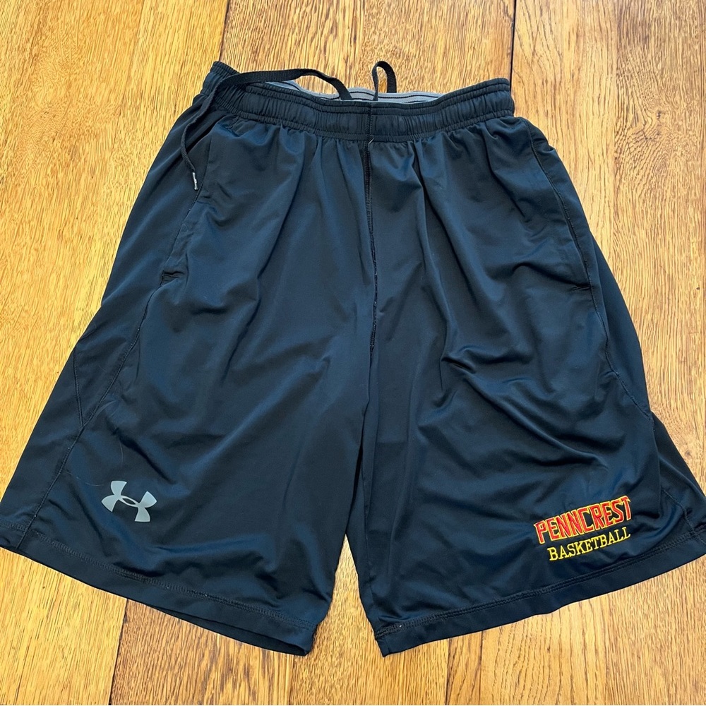 Under Armour, PENNCREST BASKETBALL shorts, size M. Color black.